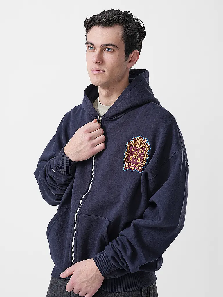 PROHIBITED | Nom du produit: Sweatjacke EMBLEM PATCH | Bleu foncé