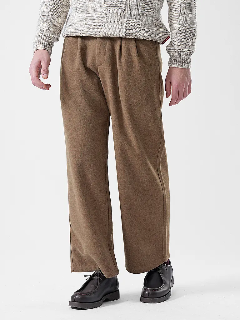 PROHIBITED | Nom du produit : Pantalon DOUBLE PLEATED CLUB PANTS | Camel