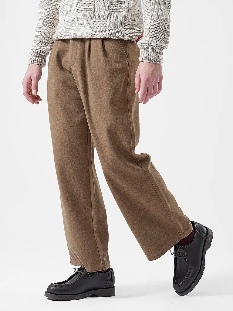 PROHIBITED | Nom du produit : Pantalon DOUBLE PLEATED CLUB PANTS | Camel