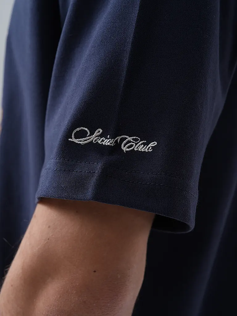 PROHIBITED | Nom du produit : T-Shirt CLOUBHOUSE HOUSE | Bleu foncé