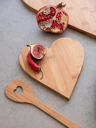 RAEDER | Planche à découper cœur moyenne "L'homme ne vit pas que de pain..." 29x26cm