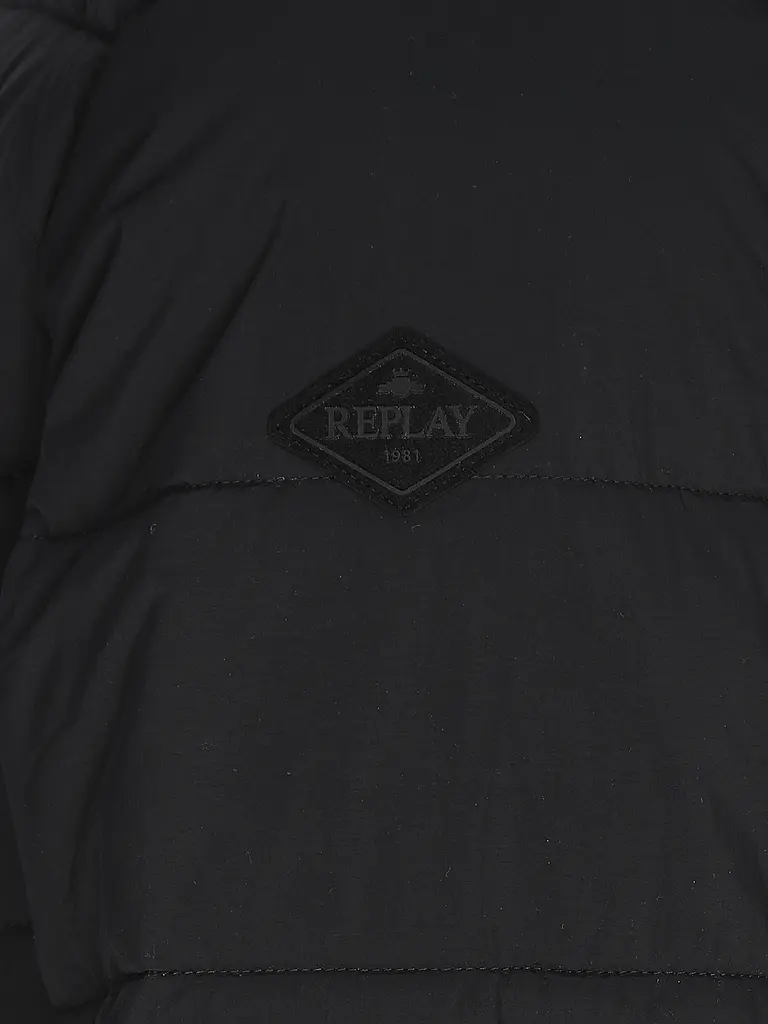 REPLAY | Doudoune

Produktname: Doudoune
Marke: REPLAY
Farbe: schwarz
Kategorien: Mode,Herren

Ärmellänge: Langarm
Material: Polyester / Polyamid
Kragenform: Kapuze,Stehkragen
Musterung: Unifarben
Passform (Oberbekleidung): Regular
Stil: Glamour,Trend
Details: E | 