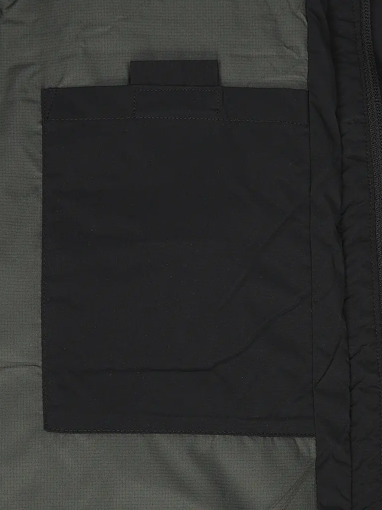 REPLAY | Doudoune

Produktname: Doudoune
Marke: REPLAY
Farbe: schwarz
Kategorien: Mode,Herren

Ärmellänge: Langarm
Material: Polyester / Polyamid
Kragenform: Kapuze,Stehkragen
Musterung: Unifarben
Passform (Oberbekleidung): Regular
Stil: Glamour,Trend
Details: E | 