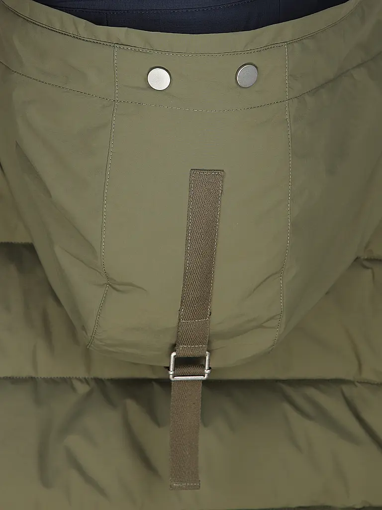 REPLAY | Produktname: Steppjacke
Marke: REPLAY
Farbe: olive
Kategorien: Mode,Herren

Ärmellänge: Langarm
Material: Polyester / Polyamid
Kragenform: Kapuze,Stehkragen
Musterung: Unifarben
Passform (Oberbekleidung): Regular
Stil: Glamour,Trend
Details: Eingrifftas | 