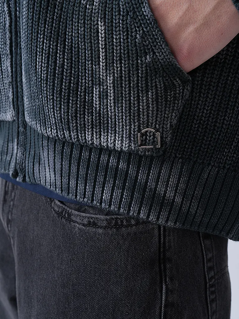 RETERNITY | Nom du produit: Gilet en tricot | 