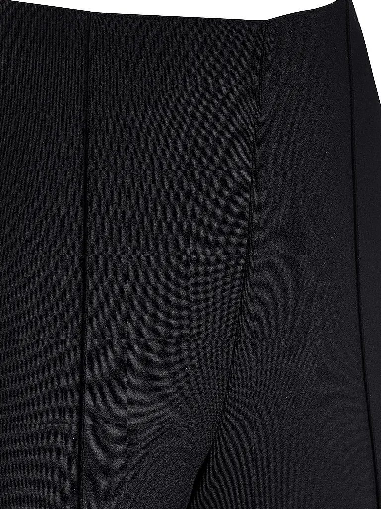 RIANI | Produktname: Pantalon coupe évasée
Marke: RIANI
Farbe: schwarz
Kategorien: Mode,Damen

Material: Viskose ,Polyester / Polyamid,Stretch
Musterung: Unifarben
Länge (Hosen/Jeans): Normale Länge
Stil: Pure
Bundhöhe: Mid Waist | Noir