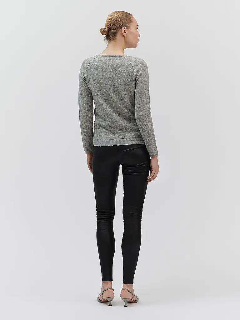 ROSEMUNDE | Cardigan
Marque : ROSEMUNDE
Couleur : gris clair
Catégories : Mode, Femme

Longueur des manches : Manches longues
Encolure : Col rond
Matière : Laine, Cachemire
Motif : Uni
Coupe (vêtements d'extérieur) : Regular | 