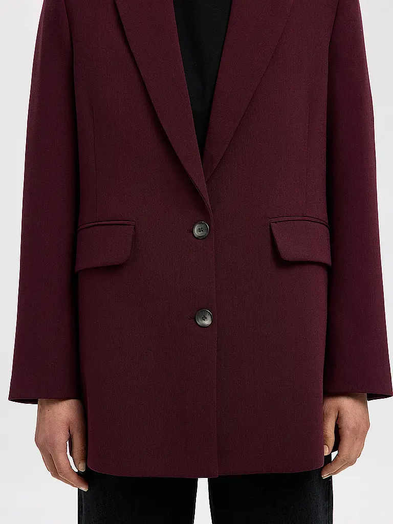 SELECTED FEMME | Produktname: Blazer SLFRITA
Marke: SELECTED FEMME
Farbe: dunkelrot
Kategorien: Mode, Damen

Ärmellänge: Langarm
Material: Polyester / Polyamid, Viskose, Stretch
Kragenform: Reverskragen
Musterung: Unifarben
Passform (Oberbekleidung): Locker
Stil: Pure
D | 