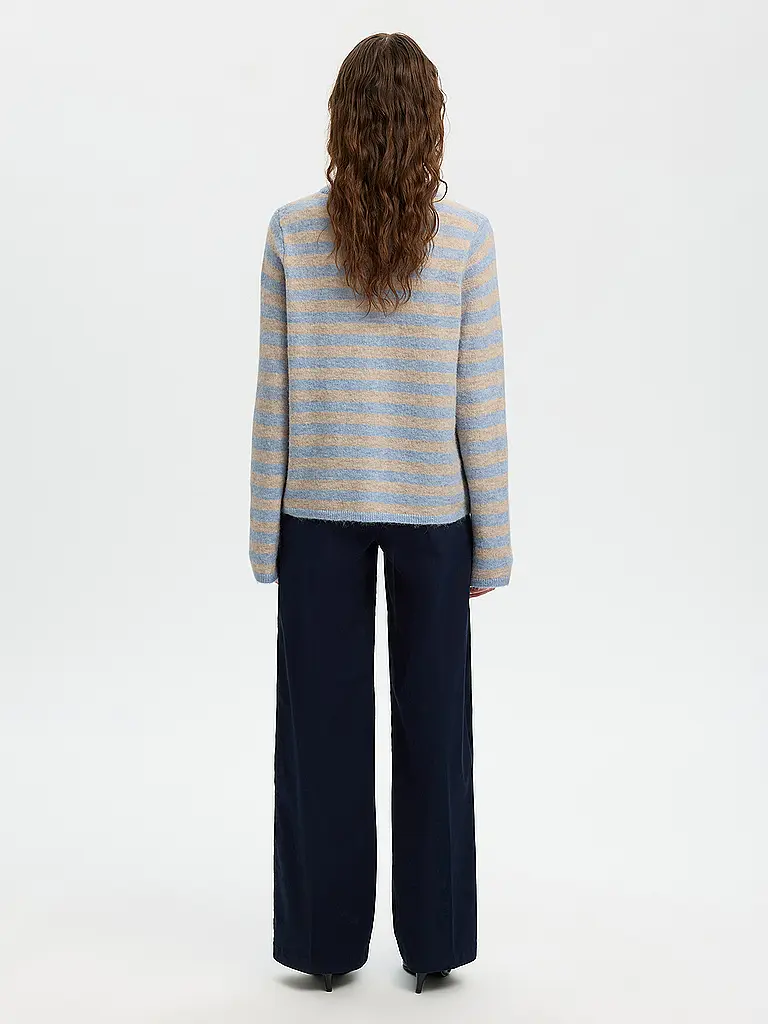 SELECTED FEMME | Produktname: Strickjacke SLFLULU
Marke: SELECTED FEMME
Farbe: bleu
Kategorien: Mode,Damen

Ärmellänge: Manches longues
Ausschnitt: Encolure ras du cou
Material: Laine,Maille
Musterung: Rayé
Passform (Oberbekleidung): Standard | Bleu