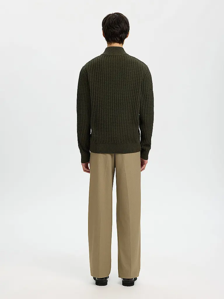 SELECTED | Pull Troyer | 