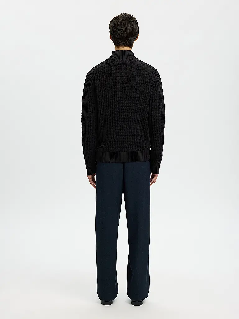 SELECTED | Pull Troyer | 