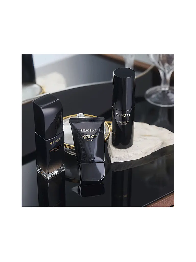 SENSAI | Fond de teint éclat radieux SPF10 (RG205 Beige Moka) | braun