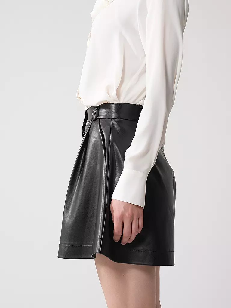 SILVIA SCHNEIDER | Shorts aspect cuir | 