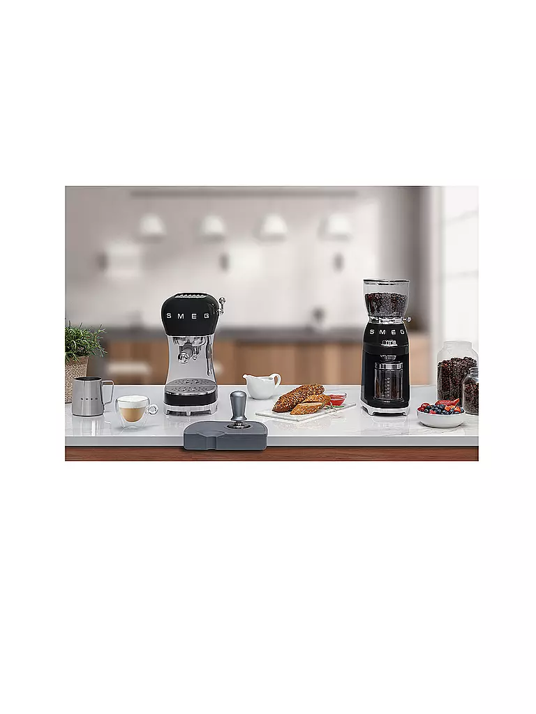 SMEG | Machine à expresso Style Rétro Années 50 Noir ECF02BLEU | 