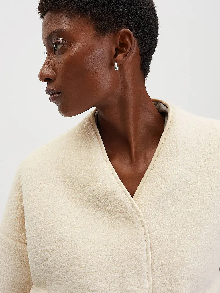 SOMEDAY | Petite veste en fausse fourrure UTEDDY DETAIL | Crème