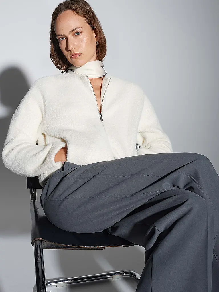 SOMEDAY | Produktname: Strickjacke UMAYAN
Marke: SOMEDAY
Farbe: creme
Kategorien: Mode,Damen

Ärmellänge: Langarm
Ausschnitt: Rundhalsausschnitt
Material: Polyester / Polyamid
Musterung: Unifarben
Passform (Oberbekleidung): Locker
Stil: Pure

Cardigan UMAYAN | 