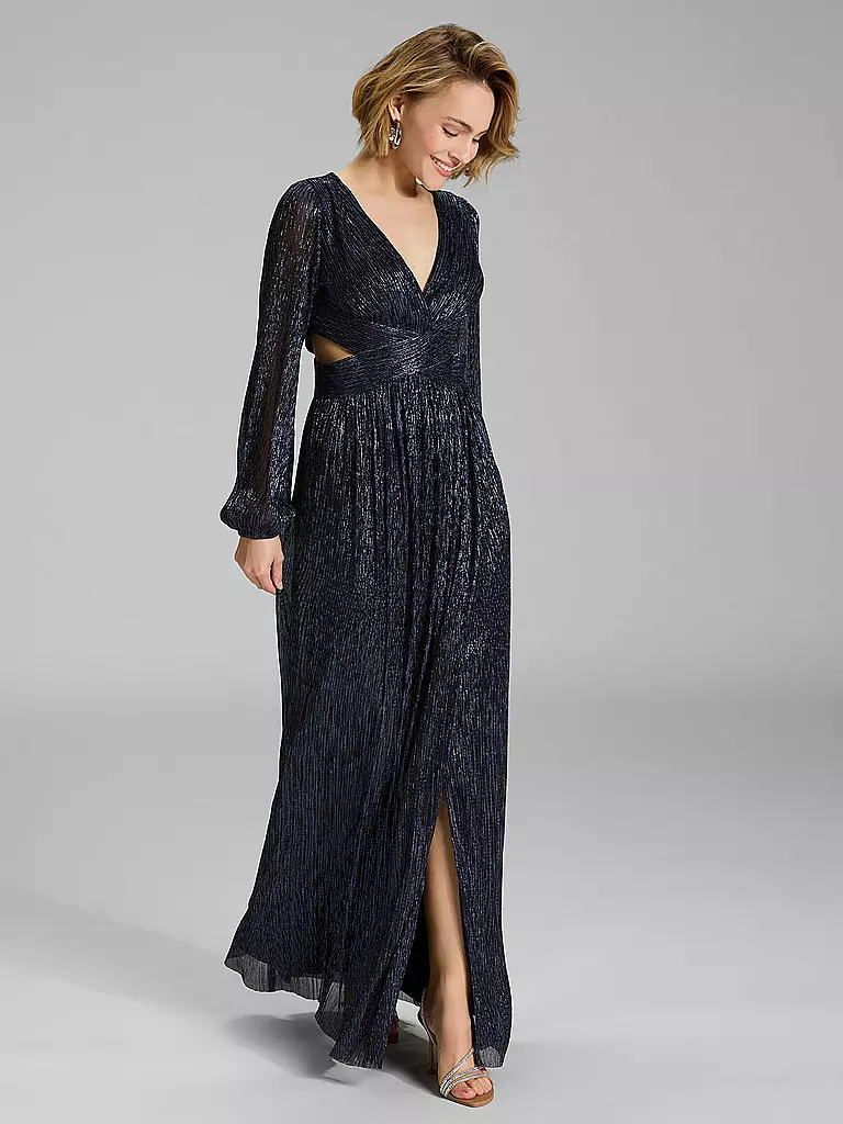SWING | Abendkleid
Marque : SWING
Couleur : bleu foncé
Catégories : Mode, Femme

Longueur des manches : Manches longues
Encolure : Décolleté en V profond, Col en V
Matière : Polyester / Polyamide
Motif : Uni, Métallique
Coupe (vêtement d'extérieur) : Slim | 