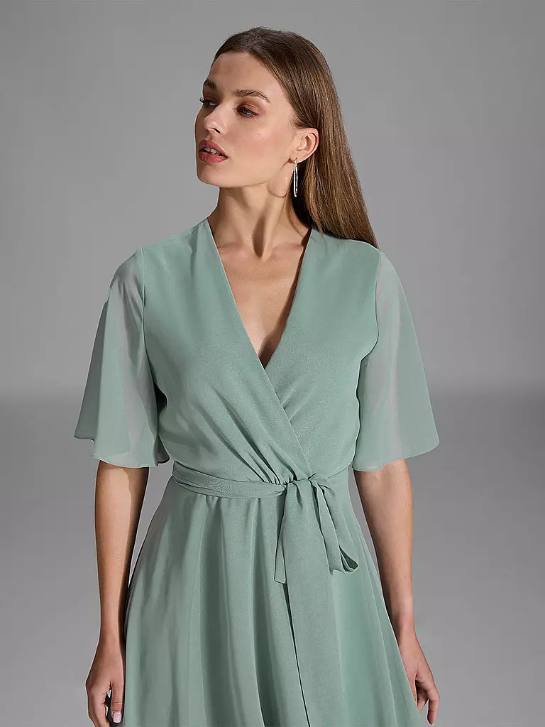 SWING | Robe de soirée
Marque : SWING
Couleur : vert
Catégories : Mode,Femme

Longueur des manches : Manches courtes
Encolure : Col en V
Matière : Chiffon,Polyester / Polyamide
Motif : Uni
Coupe (vêtement d'extérieur) : Regular
Style & Occasion : Occasion
St | 