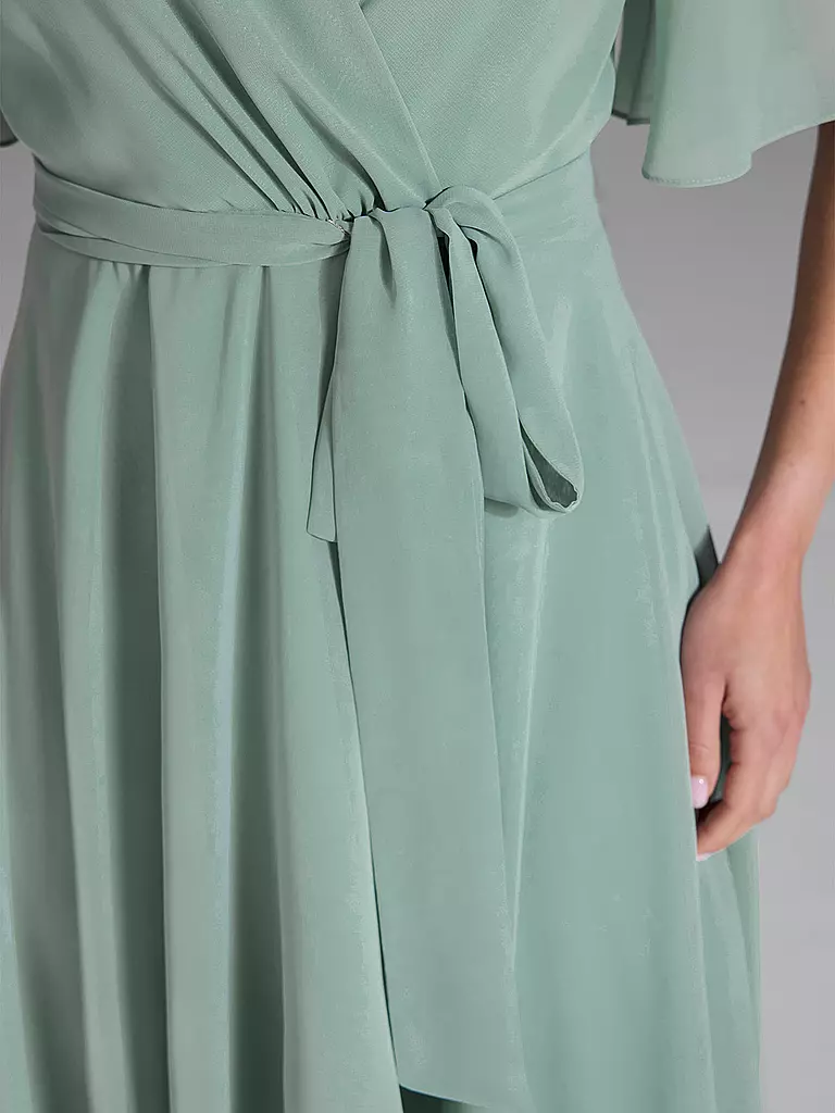SWING | Robe de soirée
Marque : SWING
Couleur : vert
Catégories : Mode,Femme

Longueur des manches : Manches courtes
Encolure : Col en V
Matière : Chiffon,Polyester / Polyamide
Motif : Uni
Coupe (vêtement d'extérieur) : Regular
Style & Occasion : Occasion
St | 