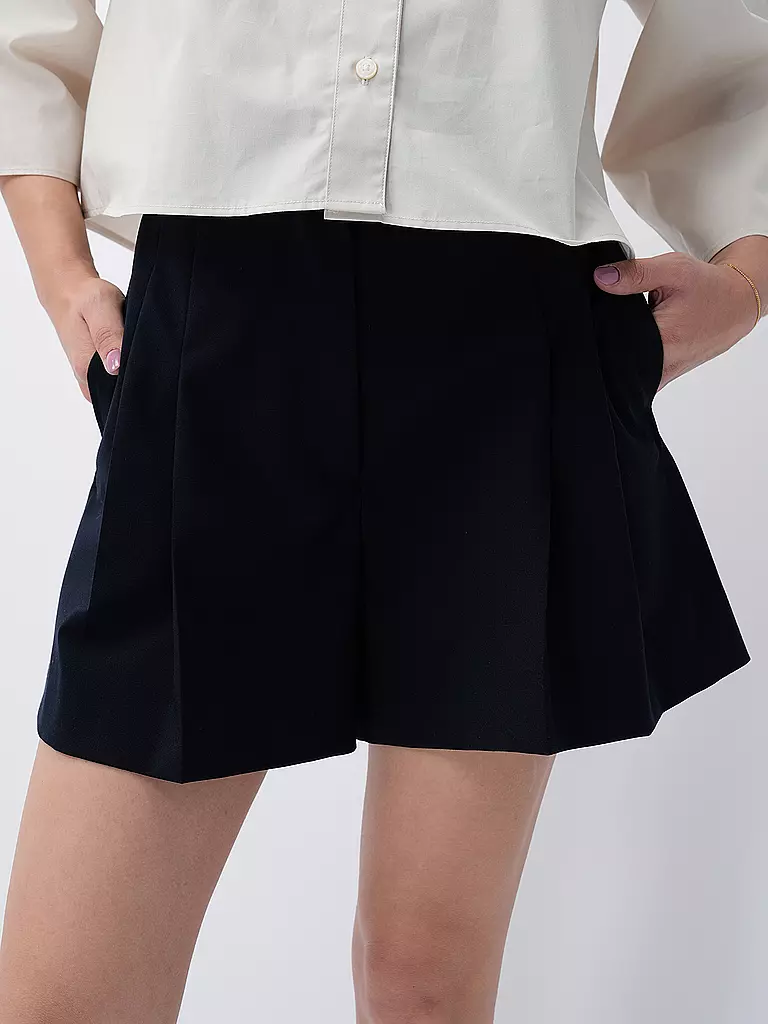 TIGER OF SWEDEN | Short MIIDA | 