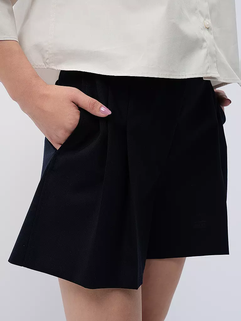 TIGER OF SWEDEN | Short MIIDA | 