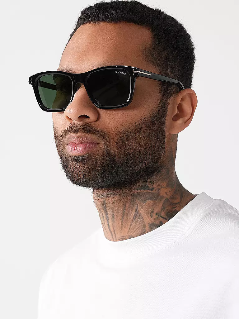 TOM FORD | Lunettes de soleil FT1179/54
Marque : TOM FORD
Couleur : noir
Catégories : Mode, Homme

Matériau : Plastique | Noir