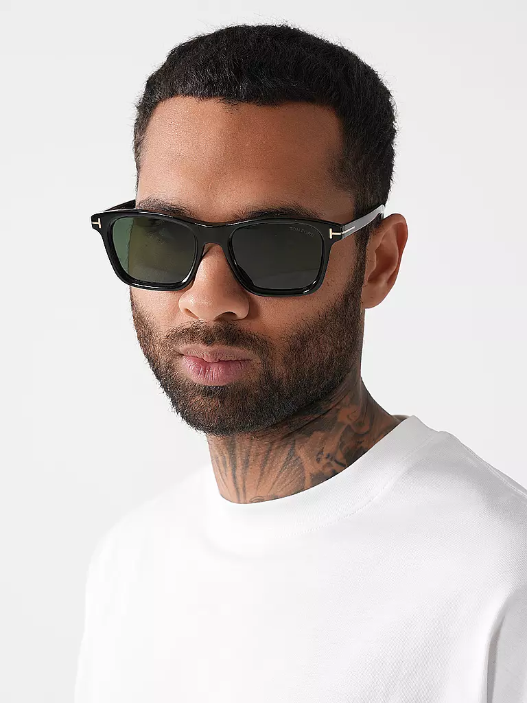 TOM FORD | Lunettes de soleil FT1179/54
Marque : TOM FORD
Couleur : noir
Catégories : Mode, Homme

Matériau : Plastique | 