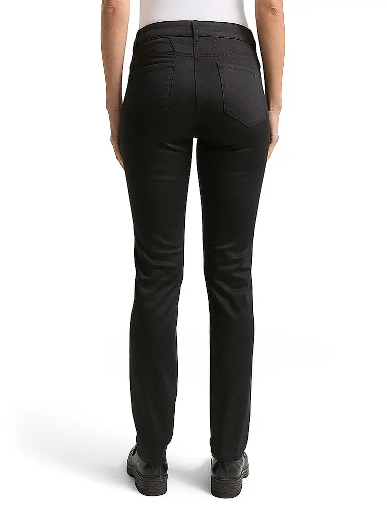 TOM TAILOR | Hose Slim Fit TTEDDA 
Marque: TOM TAILOR
Couleur: noir
Catégories: Mode,Femme

Matériel: Coton,Lyocell,Stretch
Motif: Uni
Longueur (Pantalons/Jeans): Longueur normale
Style: Casual
Hauteur de taille: Taille moyenne
Détails: Poches latérales | Noir