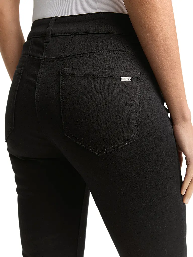 TOM TAILOR | Hose Slim Fit TTEDDA 
Marque: TOM TAILOR
Couleur: noir
Catégories: Mode,Femme

Matériel: Coton,Lyocell,Stretch
Motif: Uni
Longueur (Pantalons/Jeans): Longueur normale
Style: Casual
Hauteur de taille: Taille moyenne
Détails: Poches latérales | Noir