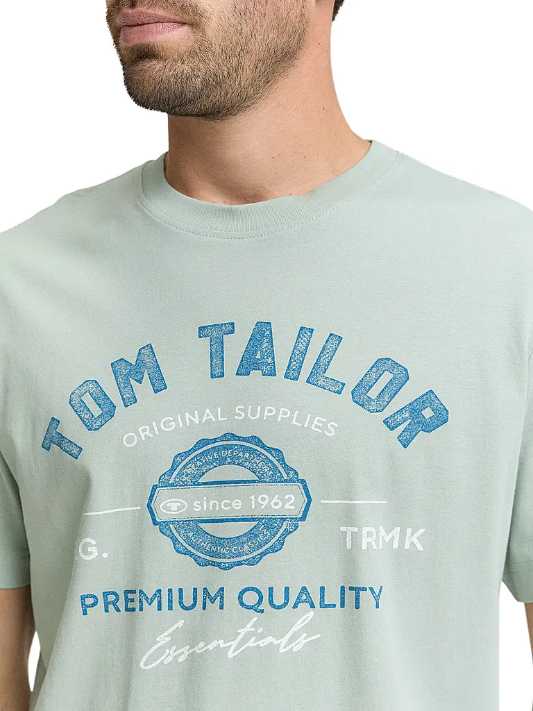 TOM TAILOR | Nom du produit: T-shirt
Marque: TOM TAILOR
Couleur: vert
Catégories: Mode, Homme

Longueur des manches: Manches courtes
Encolure: Col rond
Matière: Jersey, Coton
Motif: Logo
Coupe (vêtements): Regular | Vert
