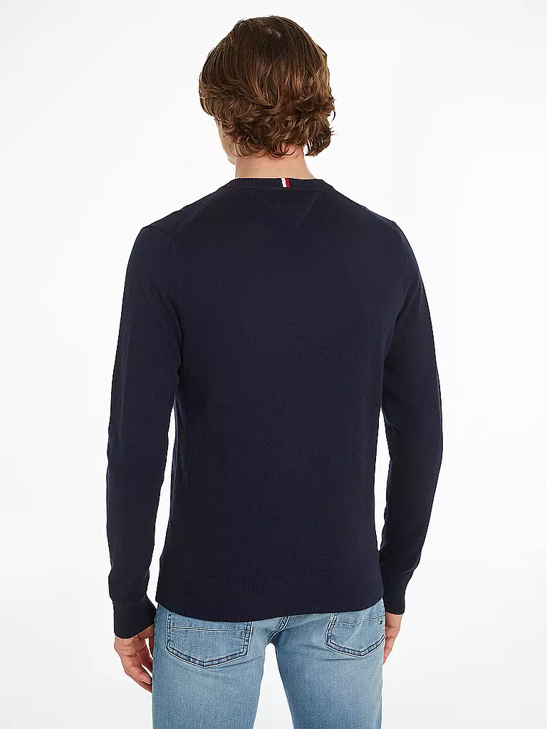 TOMMY HILFIGER | Pull-over
Marque: TOMMY HILFIGER
Couleur: bleu
Catégories: Mode, Homme
Tags: Grandes tailles, Cachemire

Longueur des manches: Manches longues
Encolure: Col en V
Matière: Coton, Maille fine, Tricot
Motif: Uni
Coupe (vêtement d'extérieur): Regular
Styl | Bleu