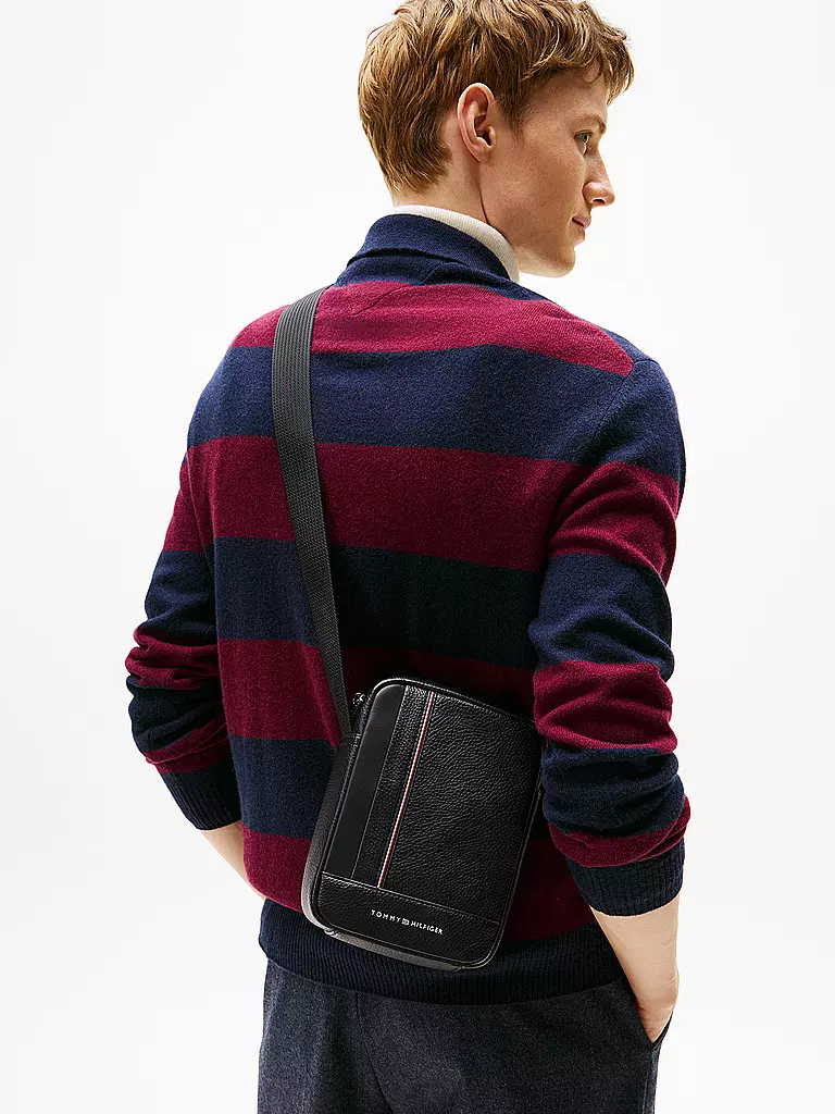 TOMMY HILFIGER | Sac bandoulière TH CENTRAL | schwarz