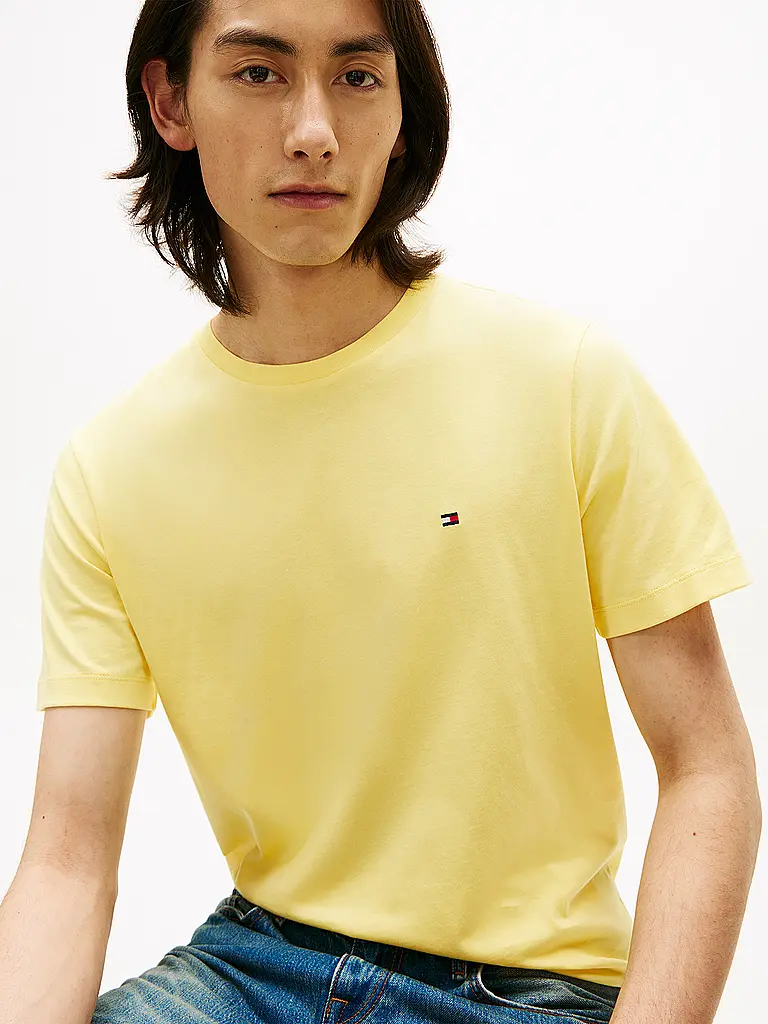 TOMMY HILFIGER | T-Shirt
Marque : TOMMY HILFIGER
Couleur : jaune
Catégories : Mode, Homme

Longueur des manches : Manches courtes
Encolure : Col rond
Matière : Jersey, Coton
Motif : Uni
Coupe (vêtement d’extérieur) : Regular
Style : Casual
Détails : Logo | Jaune