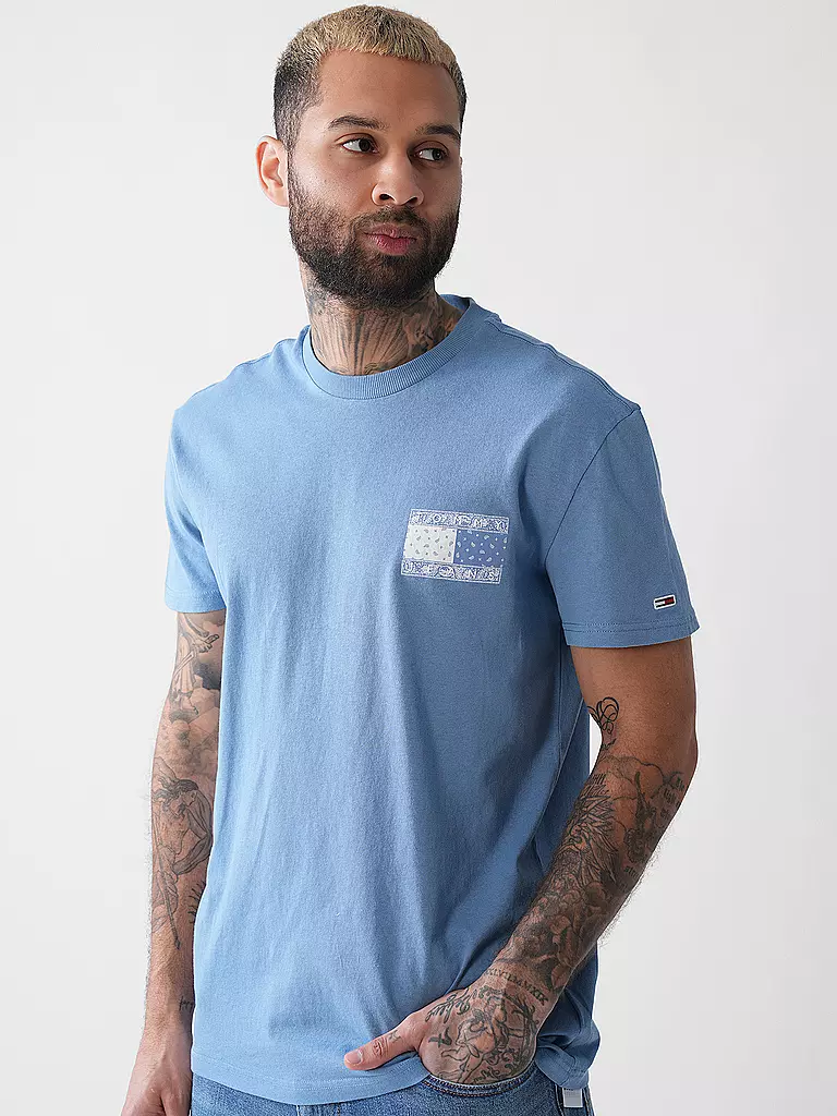TOMMY JEANS | Nom du produit: T-Shirt
Marque: TOMMY JEANS
Couleur: bleu clair
Catégories: Mode, Homme

Longueur des manches: Manches courtes
Encolure: Col rond
Matière: Jersey, Coton
Motif: Logo
Coupe (vêtement d'extérieur): Regular
Style: Young Fashion | 