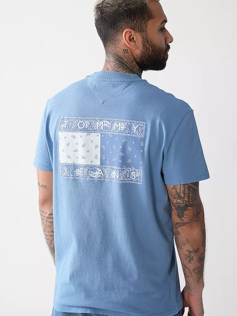 TOMMY JEANS | Nom du produit: T-Shirt
Marque: TOMMY JEANS
Couleur: bleu clair
Catégories: Mode, Homme

Longueur des manches: Manches courtes
Encolure: Col rond
Matière: Jersey, Coton
Motif: Logo
Coupe (vêtement d'extérieur): Regular
Style: Young Fashion | 