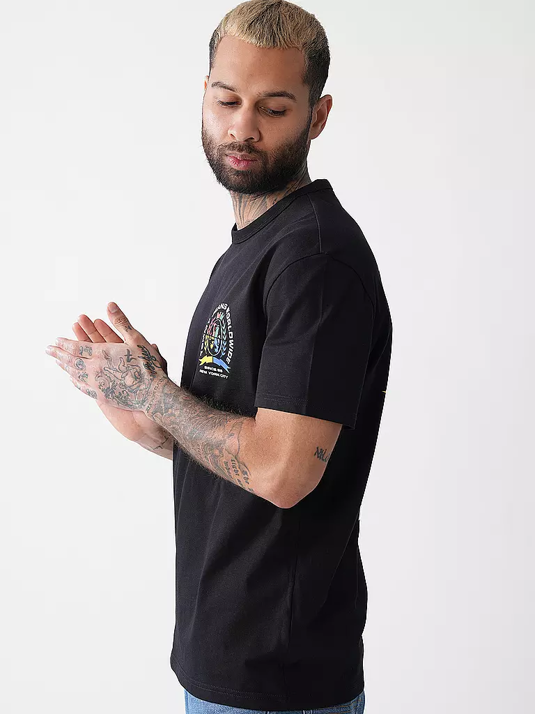 TOMMY JEANS | T-shirt

Produktname: T-Shirt
Marke: TOMMY JEANS
Farbe: schwarz
Kategorien: Mode,Herren

Ärmellänge: Kurzarm
Ausschnitt: Rundhalsausschnitt
Material: Jersey,Baumwolle
Musterung: Logo,Print
Passform (Oberbekleidung): Regular
Stil: Young Fashion | 