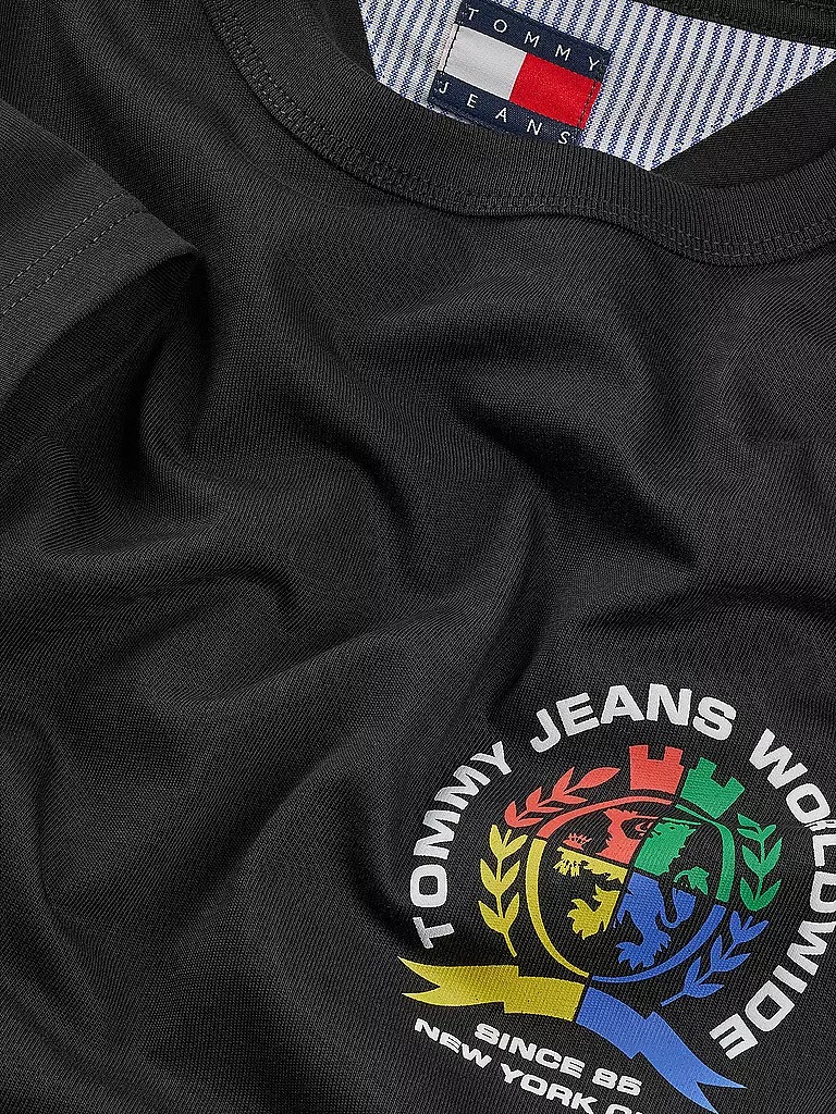 TOMMY JEANS | T-shirt

Produktname: T-Shirt
Marke: TOMMY JEANS
Farbe: schwarz
Kategorien: Mode,Herren

Ärmellänge: Kurzarm
Ausschnitt: Rundhalsausschnitt
Material: Jersey,Baumwolle
Musterung: Logo,Print
Passform (Oberbekleidung): Regular
Stil: Young Fashion | 