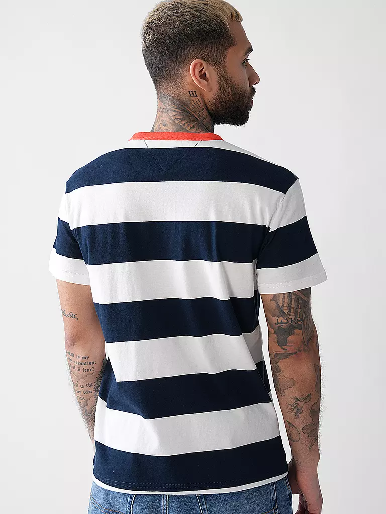 TOMMY JEANS | T-shirt
Marque: TOMMY JEANS
Couleur: dunkelblau
Catégories: Mode,Hommes

Longueur des manches: Manches courtes
Encolure: Col rond
Matière: Jersey,Coton
Motif: Rayures
Coupe (vêtement d'extérieur): Regular
Style: Young Fashion
Détails: Logo | 