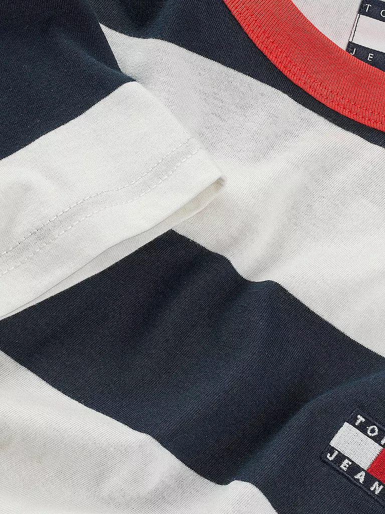 TOMMY JEANS | T-shirt
Marque: TOMMY JEANS
Couleur: dunkelblau
Catégories: Mode,Hommes

Longueur des manches: Manches courtes
Encolure: Col rond
Matière: Jersey,Coton
Motif: Rayures
Coupe (vêtement d'extérieur): Regular
Style: Young Fashion
Détails: Logo | 