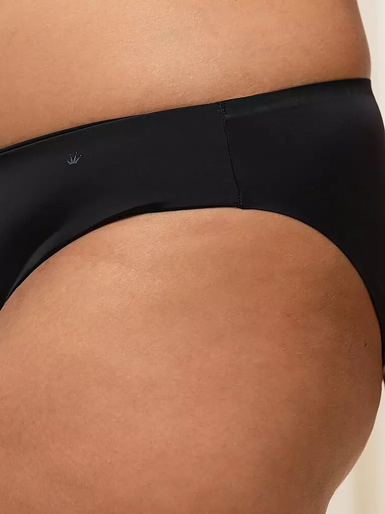 TRIUMPH | Tai-Slip "Body Make-Up Essentials" (Noir) | 
