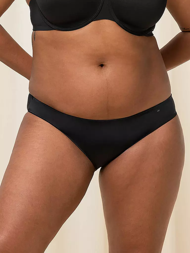 TRIUMPH | Tai-Slip "Body Make-Up Essentials" (Noir) | 
