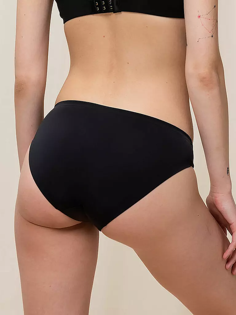 TRIUMPH | Tai-Slip "Body Make-Up Essentials" (Noir) | 