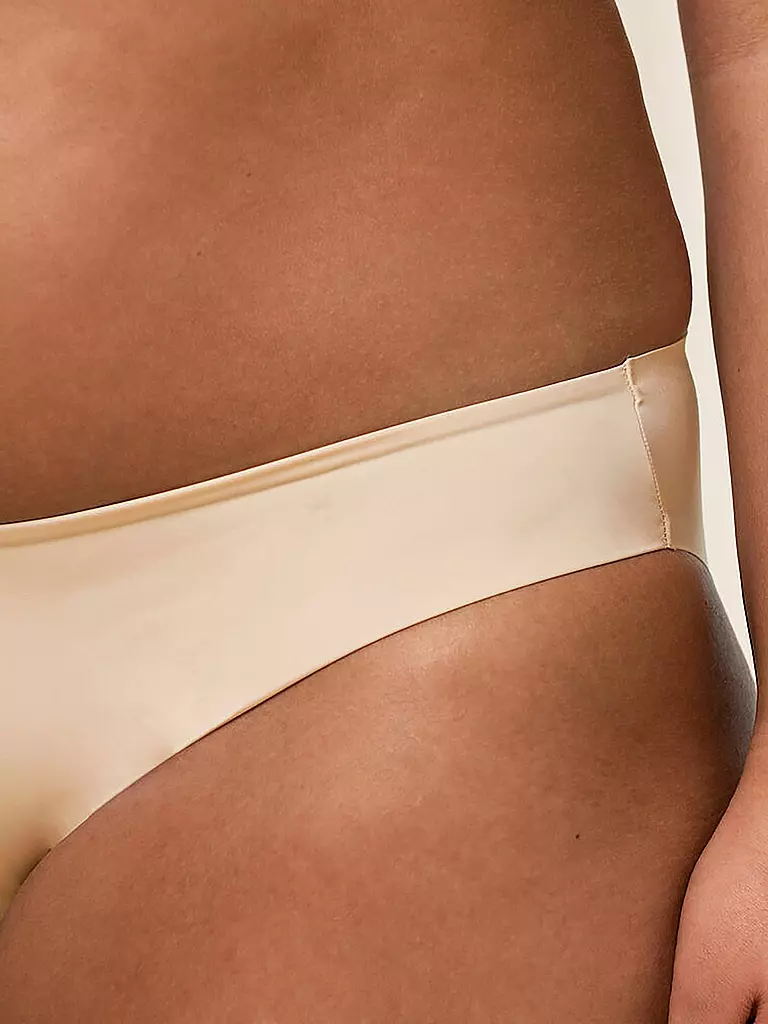 TRIUMPH | Tai-Slip "Body Make-Up Essentials" (Nude Beige) | 