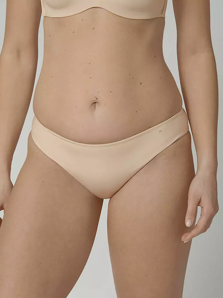 TRIUMPH | Tai-Slip "Body Make-Up Essentials" (Nude Beige) | 