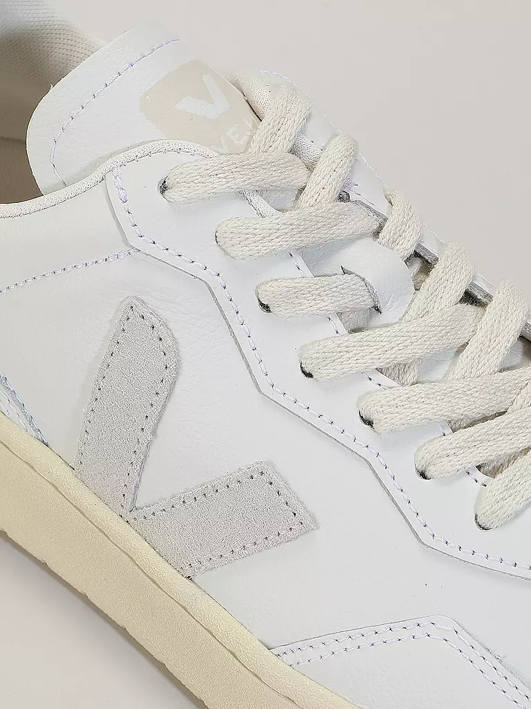 VEJA | Sneaker V90 | 