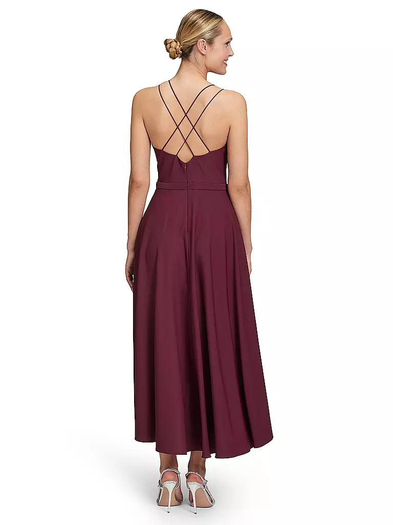 VERA MONT | Abendkleid
Marque : VERA MONT
Couleur : beere
Catégories : Mode, Femme

Longueur des manches : Bretelles spaghetti
Encolure : Col en V
Matière : Polyester / Polyamide
Motif : Uni
Coupe (vêtements d'extérieur) : Slim
Style et occasion : Occasion
Détai | 