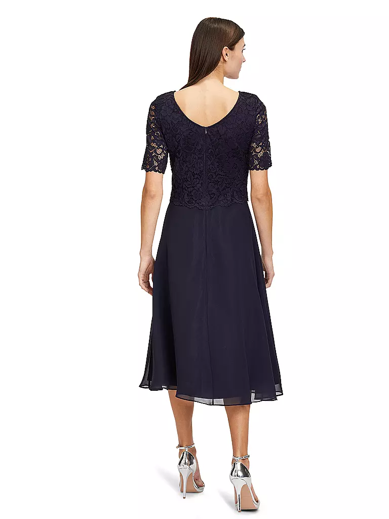 VERA MONT | Robe de soirée
Marque: VERA MONT
Couleur: bleu foncé
Catégories: Mode, Femme
Tags: Grandes tailles

Longueur des manches: Manches courtes
Encolure: Encolure arrondie
Matière: Polyester / Polyamide
Style & Occasion: Occasion
Style: Glamour
Détails: De | 
