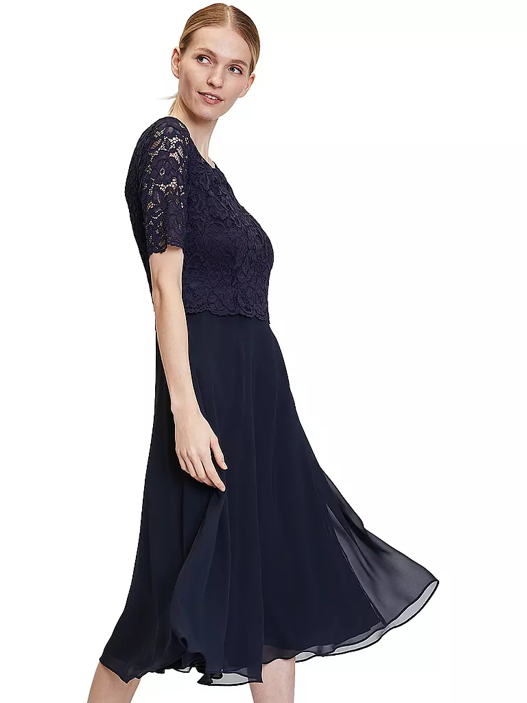 VERA MONT | Robe de soirée
Marque: VERA MONT
Couleur: bleu foncé
Catégories: Mode, Femme
Tags: Grandes tailles

Longueur des manches: Manches courtes
Encolure: Encolure arrondie
Matière: Polyester / Polyamide
Style & Occasion: Occasion
Style: Glamour
Détails: De | 