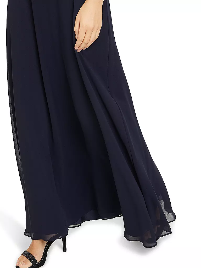VERA MONT | Robe de soirée
Marque : VERA MONT
Couleur : bleu foncé
Catégories : Mode, Femme

Longueur des manches : Sans manches
Encolure : Col rond
Matière : Polyester / Polyamide
Motif : Uni
Style et occasion : Occasion
Style : Glamour
Détails : Plis, paillett | 