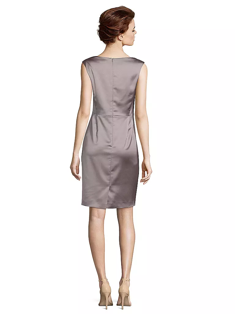 VERA MONT | Robe de soirée
Marque : VERA MONT
Couleur : gris
Catégories : Mode, Femme
Mots-clés : Grandes tailles

Longueur des manches : Sans manches
Encolure : Col en V
Matière : Polyester / Polyamide, Stretch
Motif : Uni
Coupe (vêtements d'extérieur) : Slim
 | 